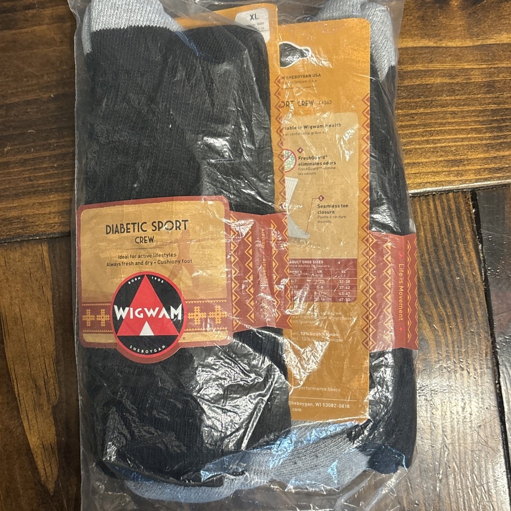 NWT Wigwam Diabetic Sport Crew Socks Cushioned Black Men's Size XLarge Quick Dri